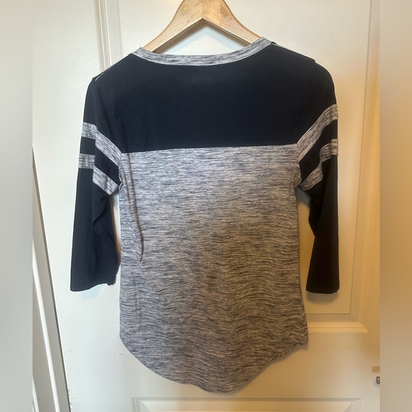 NFL Chicago Bears tshirt. Rhinestone detail, excellent condition. Medium - Picture 4 of 4